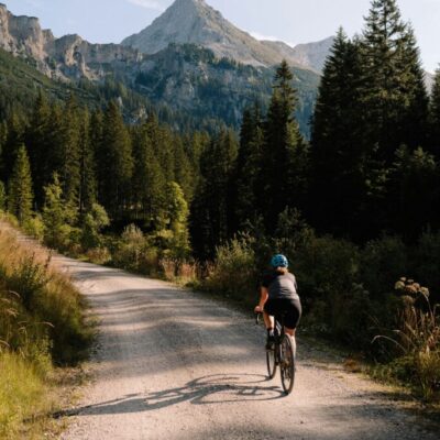 Discover nature routes and countryside roads on two wheels.